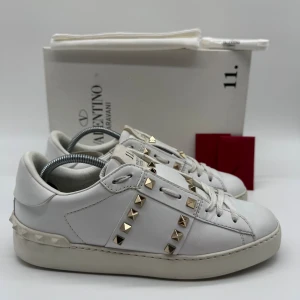 VALENTINO ROCKSTUD - Valentino rockstud - Skick: 8,8/10 - Storlek 38 - Tillbehör: Dustbag - Nypris 7700kr - Hör av dig vid minsta fundering