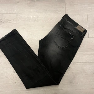 Replay jeans  - Hej! Säljer dessa replay jeans i strl W31 L32//jeansen är i fint sick//hör av er vid frågor eller så!