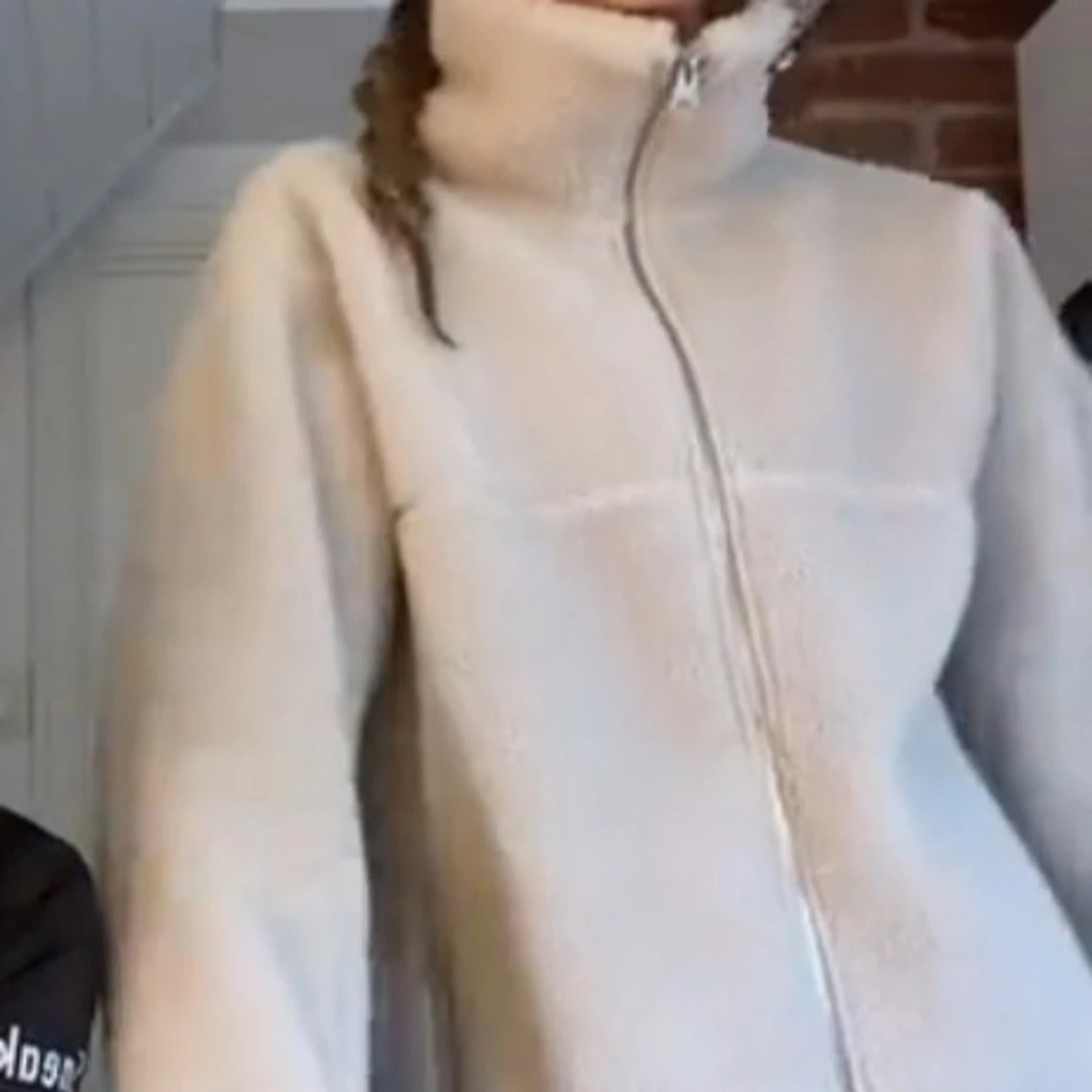 Beige teddyjacka från Arket - 2