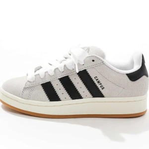 Adidas campus beige  - Använda ett par gånger, syns inte jättefina.