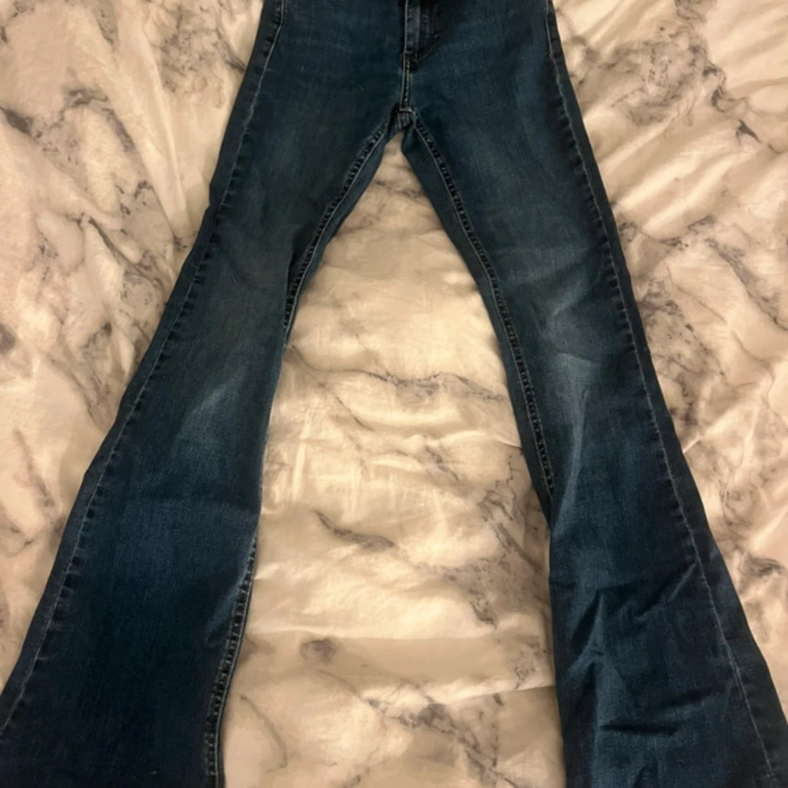 Blå bootcut jeans från ONLY  - 1