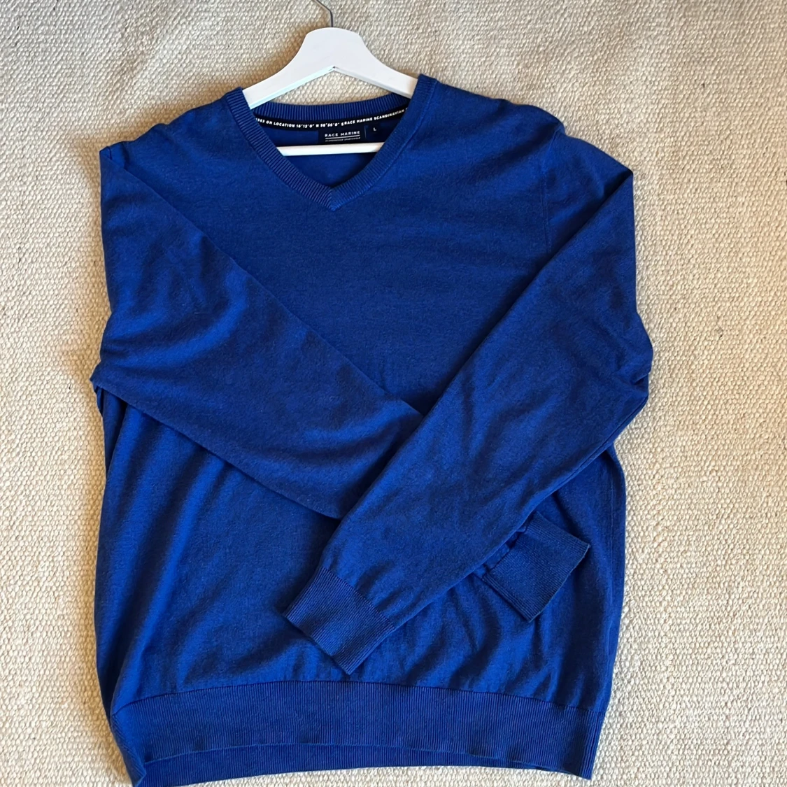 Blå v-ringad tröja från Race Marine