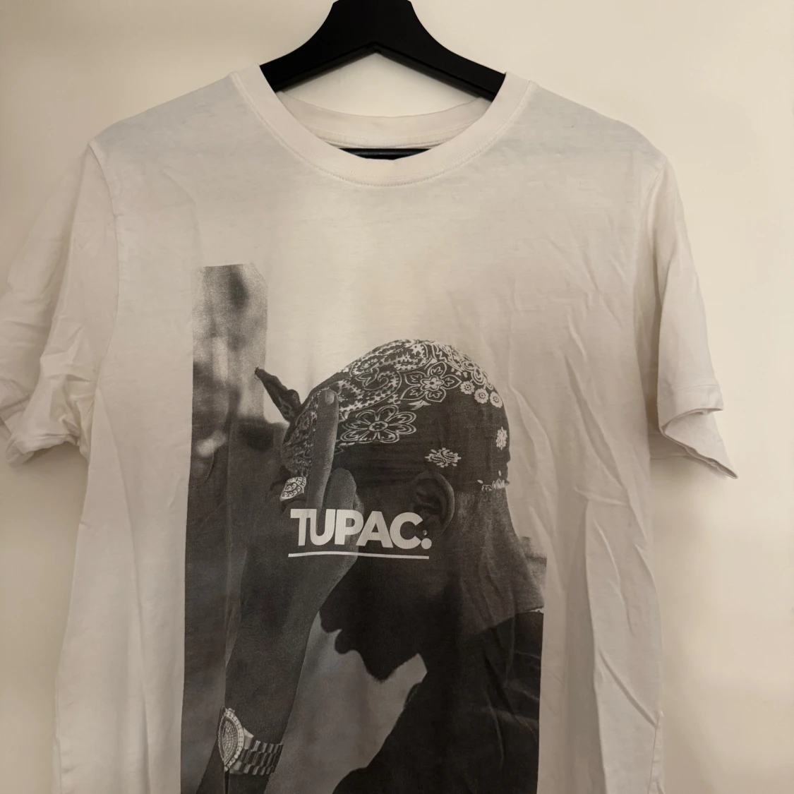 Vit Tupac t-shirt med tryck