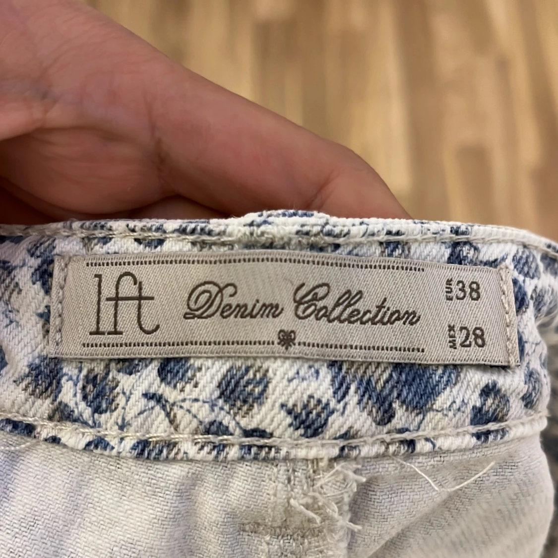 Blommiga jeansshorts från lft - 2