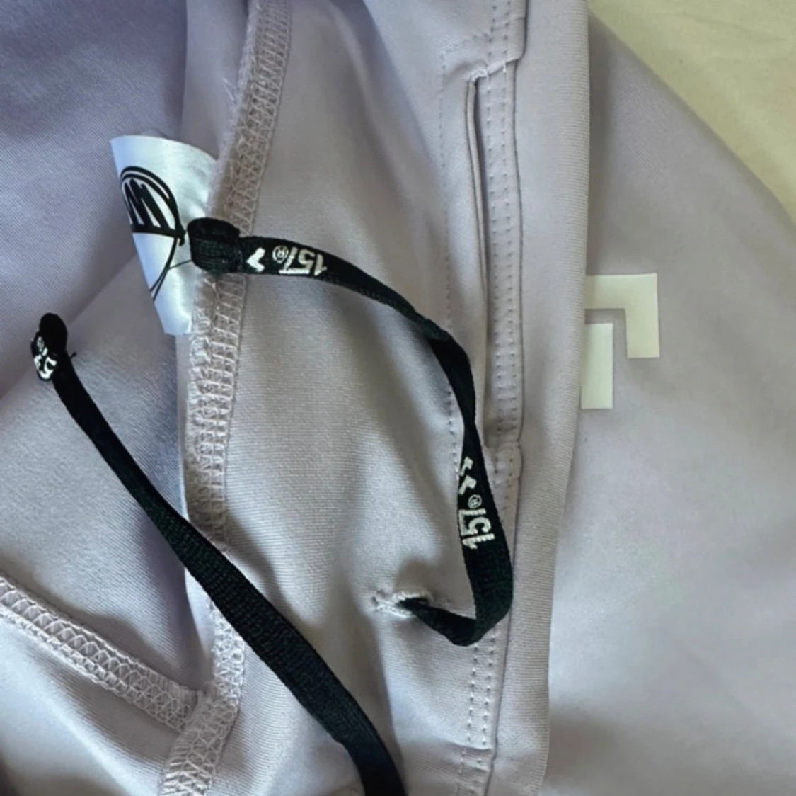 Ljuslila träningsbyxor från Lager 157 - 1