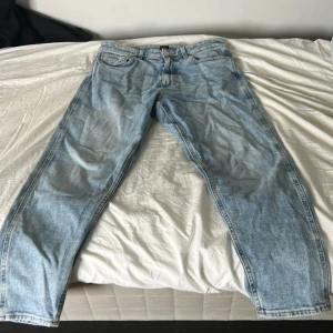 Hugo Boss Jeans Tapered Fit 32/32 - Blåa Jeans från Hugo Boss. Använt 2-3 gånger och har tvättats en gång. Fick för bra pris, men jeansen kom aldrig till användning. Nypris: Runt 1000. Passar till allt. 