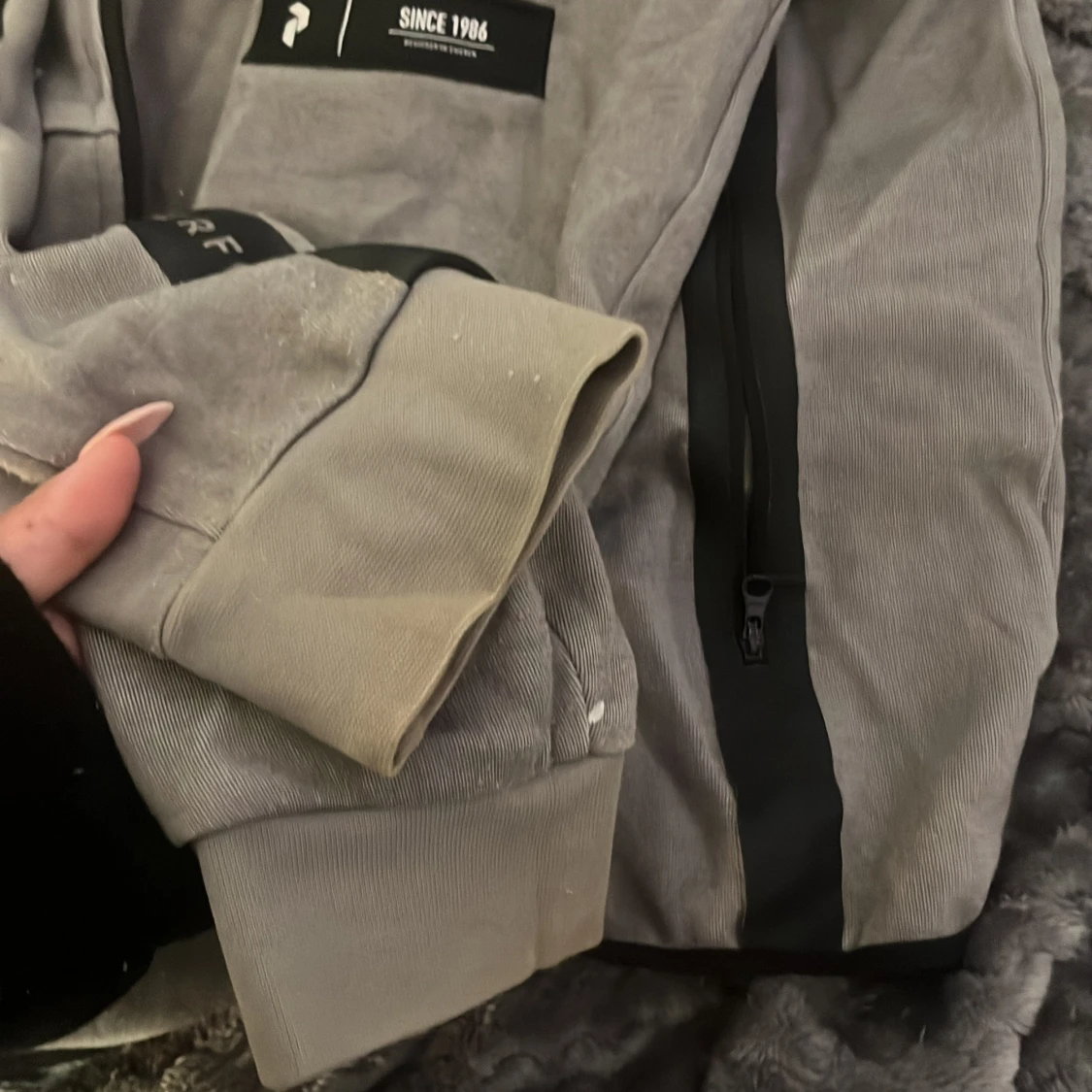 Grå Peak Performance - 2