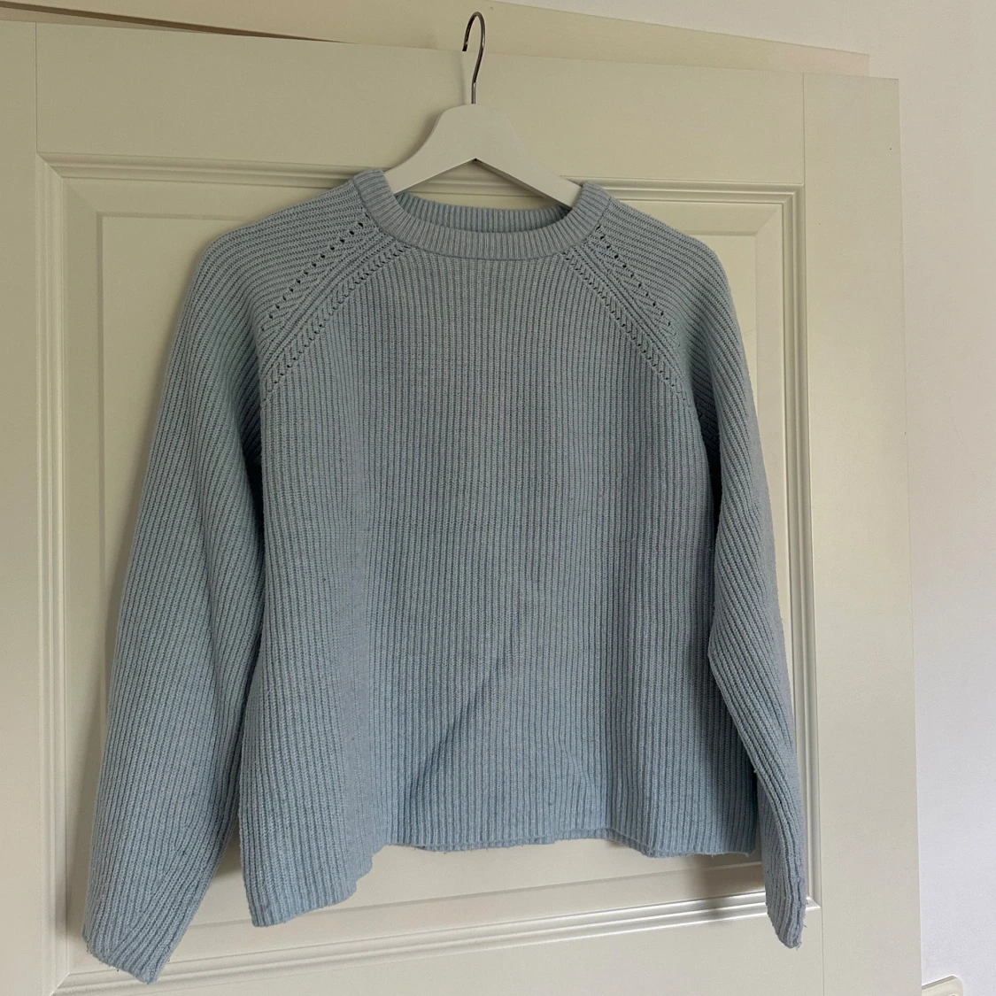 Ljusblå stickad tröja  - 1