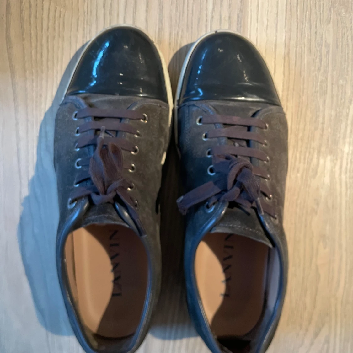  Gråa Lanvin sneakers i mocka och skinn