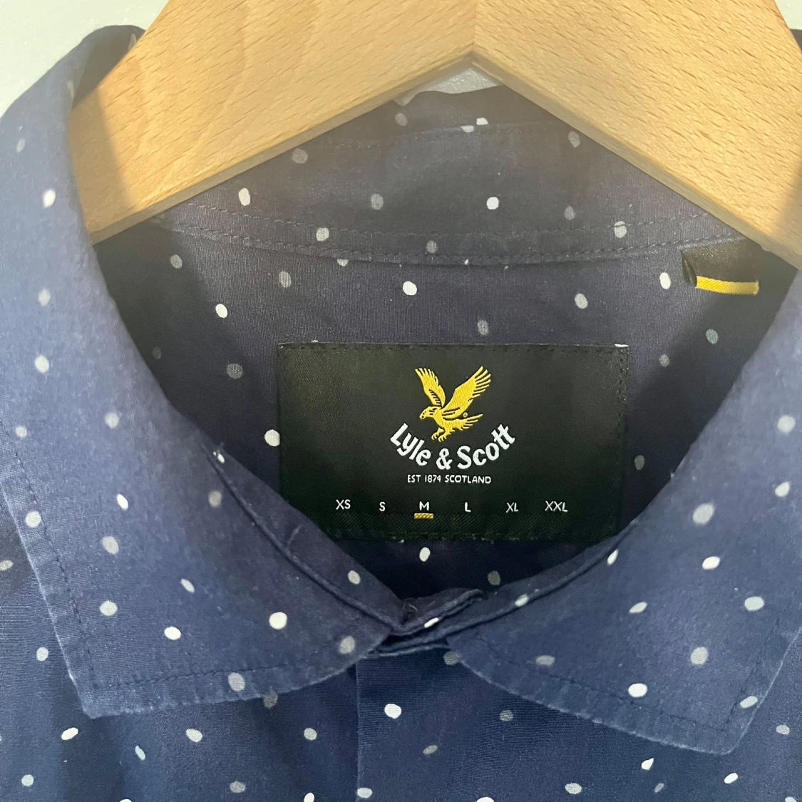 Mörkblå prickig skjorta Lyle & Scott - 1