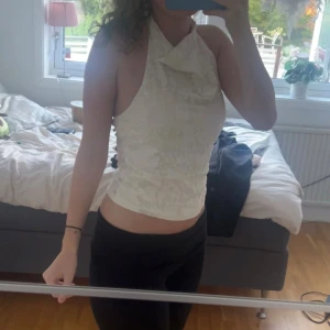 Halterneck topp  - Superfint halterneck topp från Gina!🩷 Använd några gånger men i bra skick 