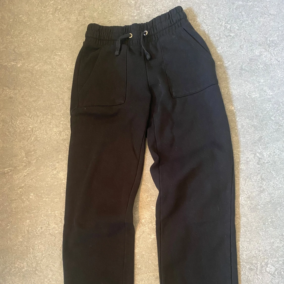 Svarta mjukisbyxor från 157 XS