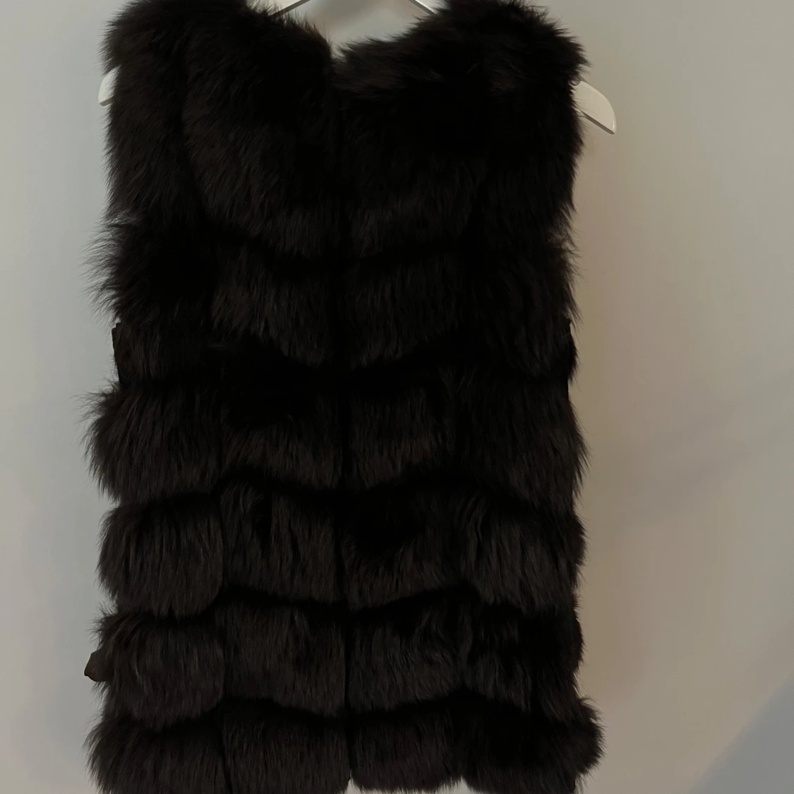 Svart pälsväst - 1