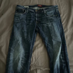 Jack and Jones jeans  - Säljer dessa stilrena jeans skick 8/10 köpte i butik för 1200kr. Hör av er vid mer funderingar 🙂
