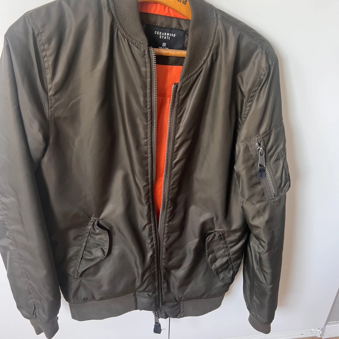 Olivgrön bomberjacka Cedarwood State XS