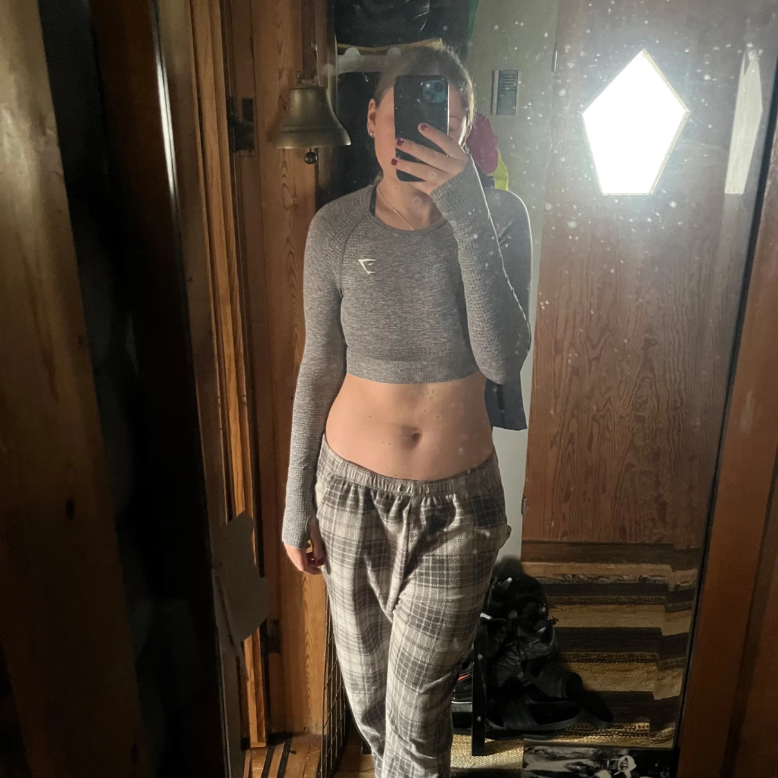 Grå croppad långärmad topp Gymshark