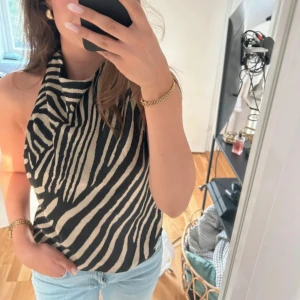 Festtopp - Festtopp från hm, använd en gång, öppen rygg