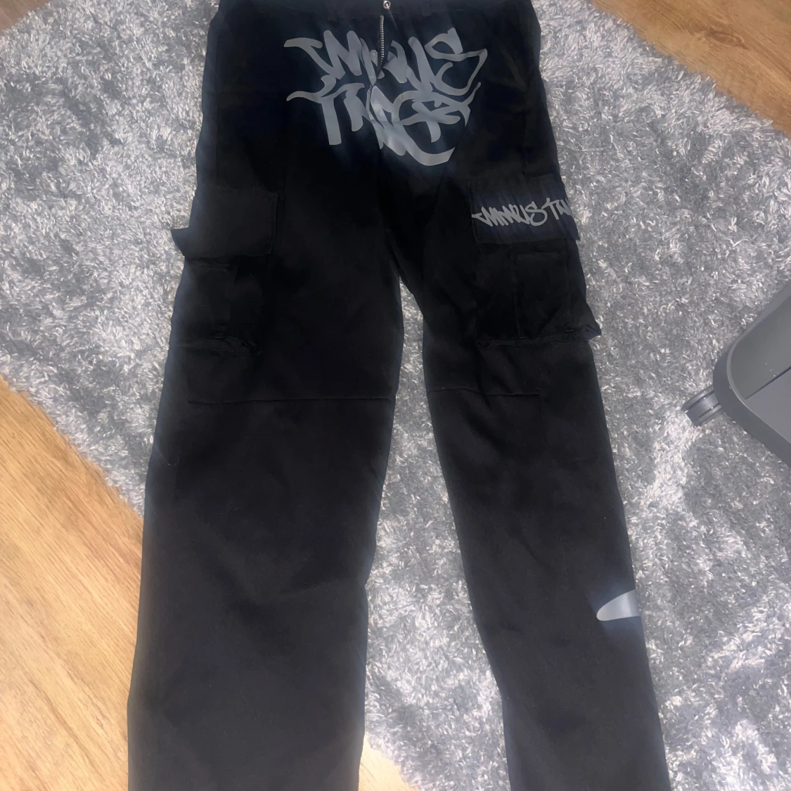 Svarta cargopants two minus