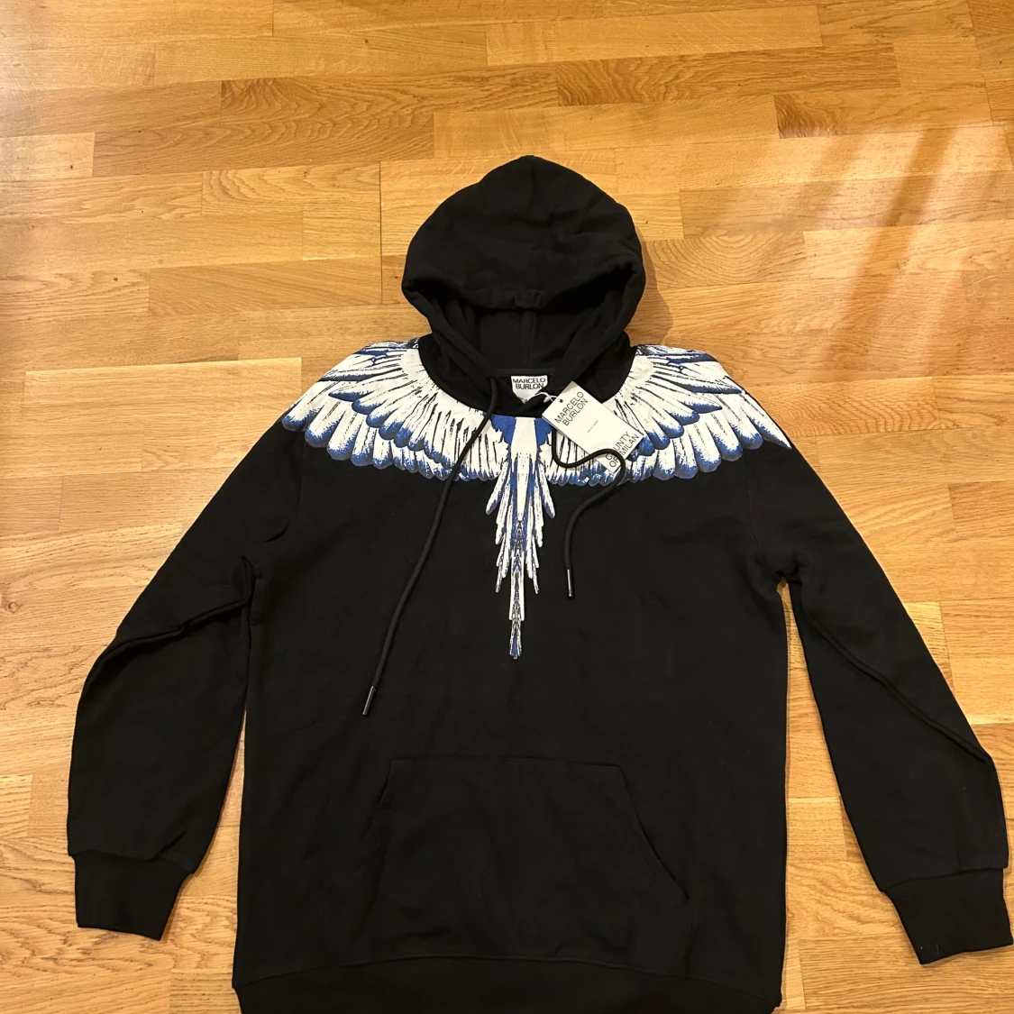 Marcelo Burlon svart hoodie med vingar