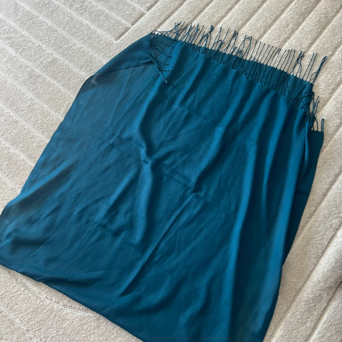 Petrolblå sjal med fransar - 2