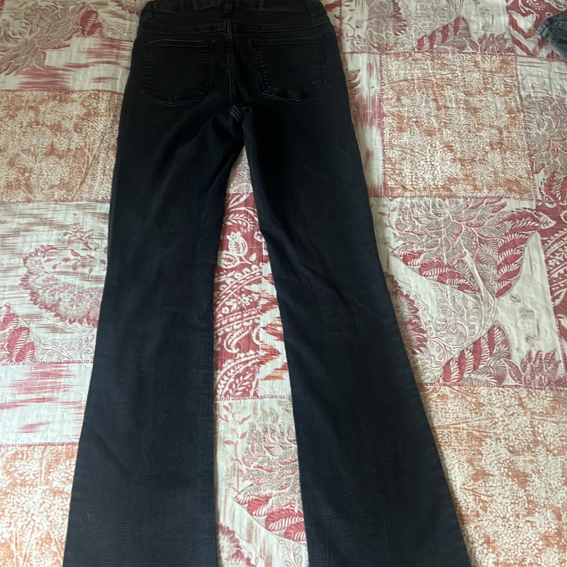 Svarta bootcut jeans från KappAhl  - 1