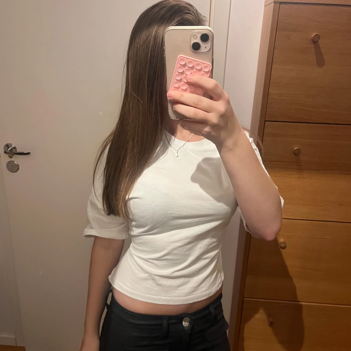 Vit croppad topp med knyt från Nelly