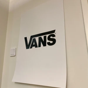 Vans poster - En vackert poster som ger ditt rum en personlig och unik stil. Storleken är 50x70 cm och tryckt på papper av högsta kvalitet.