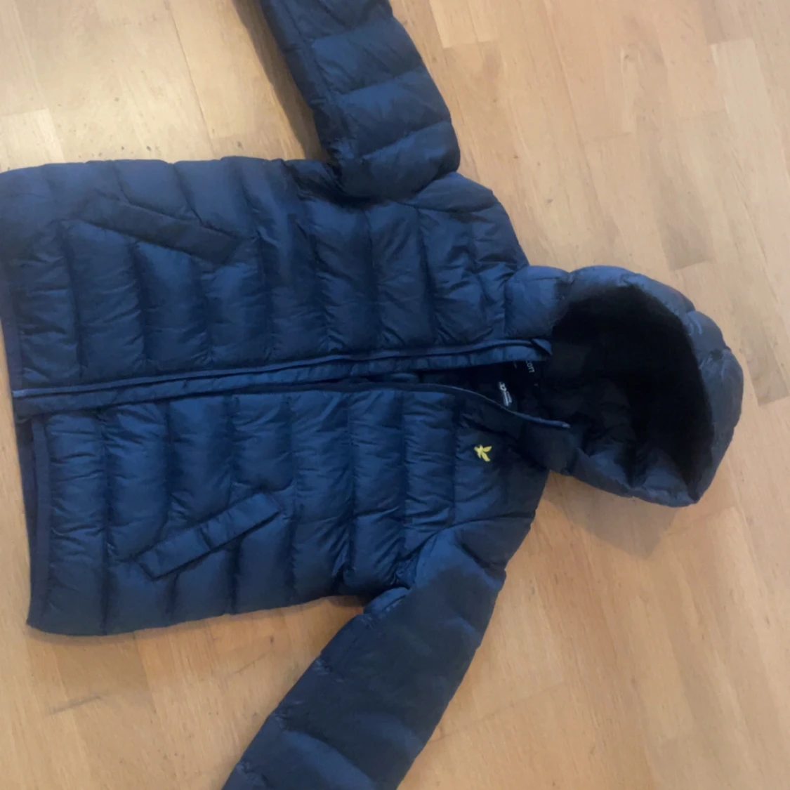 Mörkblå dunjacka från Lyle & Scott - 1