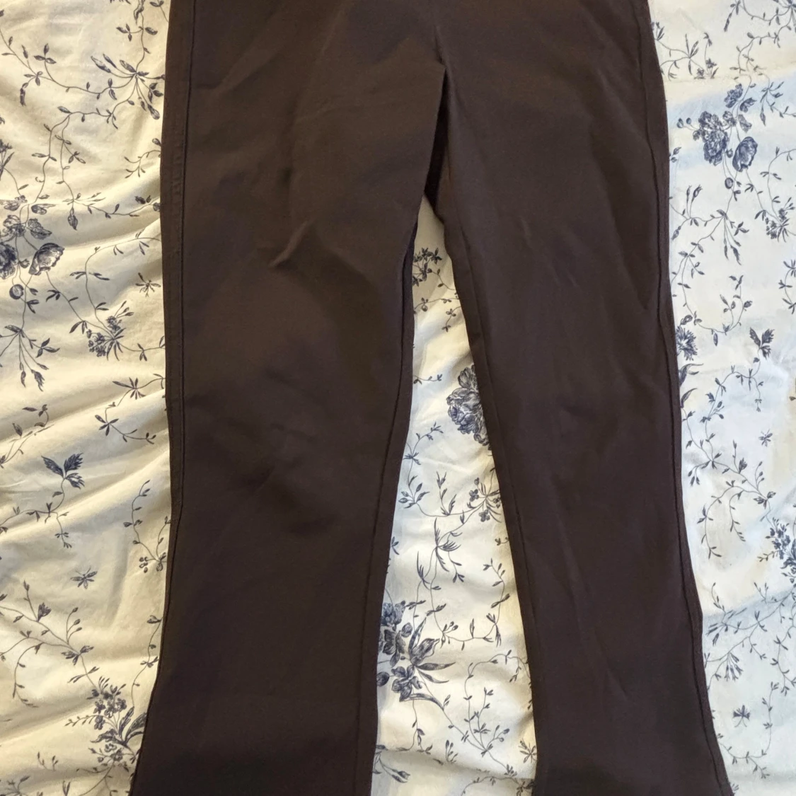 Bruna bootcut byxor från Gina Tricot XS