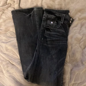 Svarta jeans från Gina Tricot, stl 164 - Snygga svarta jeans från Gina Tricot i storlek 164. 