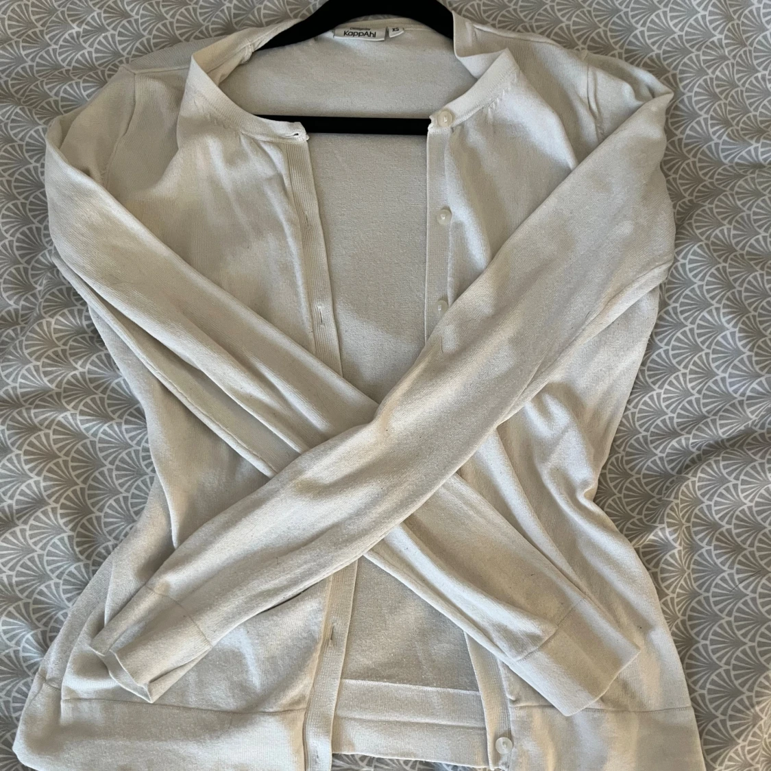 Vit kofta från KappAhl med knappar - 1