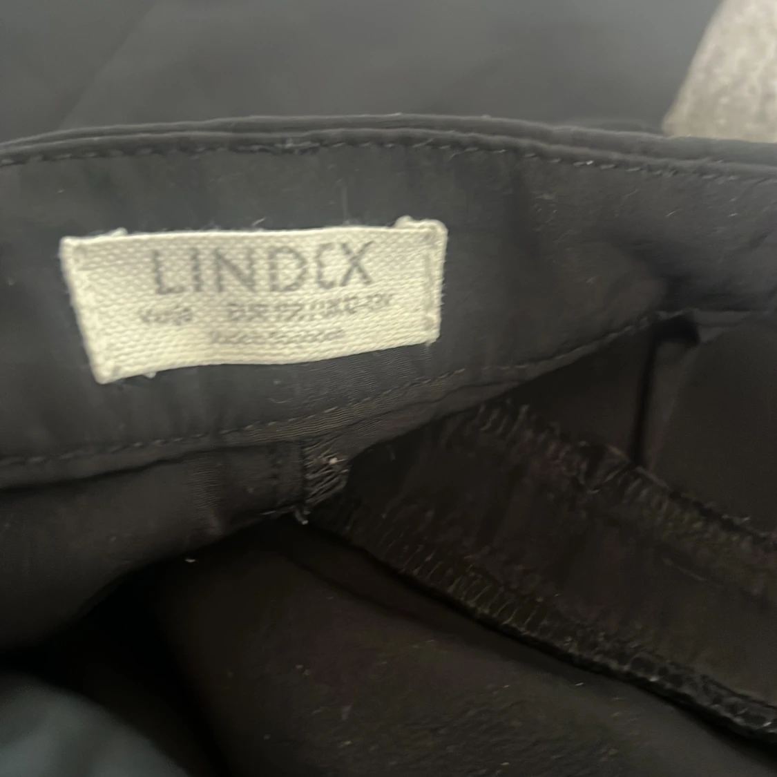 Skjut sköna byxor från Lindex  - 2