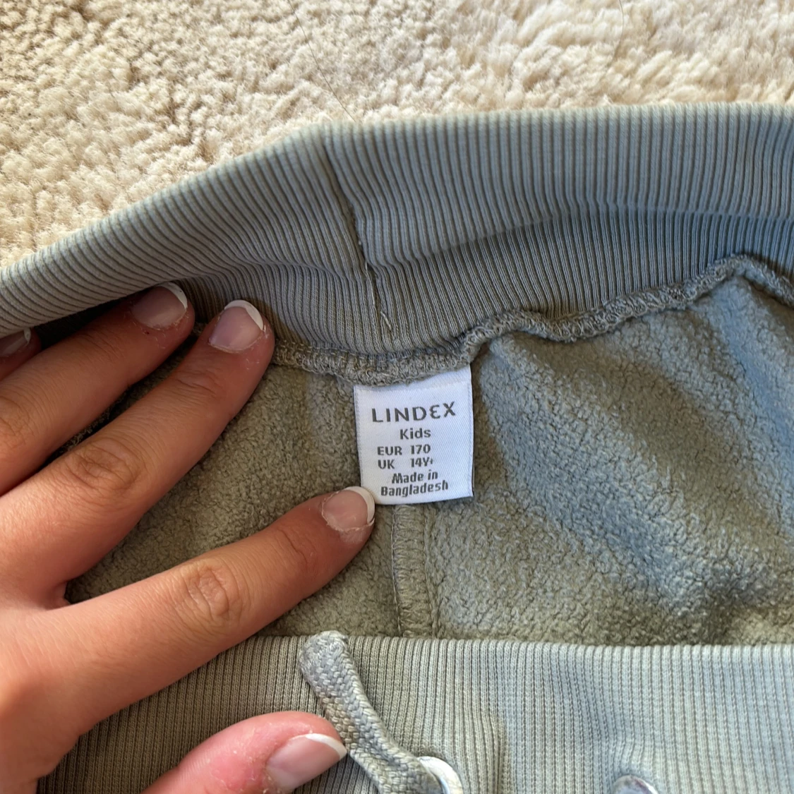 Ljusgröna mjukisbyxor från Lindex - 3