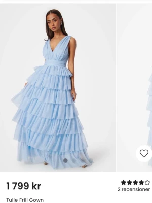 Ljusblå balklänning i tyll - Säljer min älskade ljusblåa balklänning från Bubbleroom i storlek 38. Detta är en riktig drömklänning som jag fått MASSA komplimanger för! Endast använd en gång, nypris 1 799 och är ofta slutsåld på hemsidan. Är ca 175 cm och den satt perfekt på mig! Passar både S och M skulle jag säga.