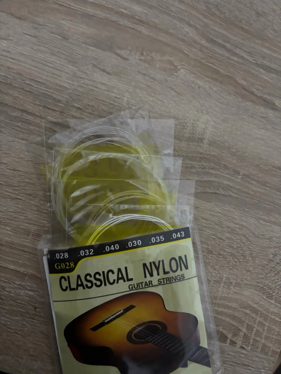 Svart klassisk gitarr med stämapparat - 2