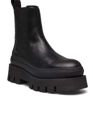 Svarta chunky chelsea boots från Copenhagen - Säljer ett par svarta chelsea boots från Copenhagen med rejäl chunky plattformssula. Skorna är i skinn och har klassisk resår på sidorna samt dragflik bak. Perfekta för dig som vill ha en edgy och modern look.