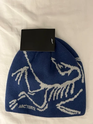 Blå mössa från Arc'teryx - Unused blue Arc’teryx Toque head beanie