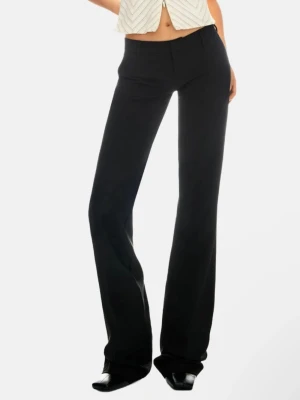 Bershka kostymbyxor  - Säljer dessa snygga kostymbyxor från Bershka då de inte passade mig . Har aldrig använt dem och lappen finns kvar. För tillfället är dem slutsålda på nätet . Dem är små i storleken ! Skulle säga att dem passar xs/s.