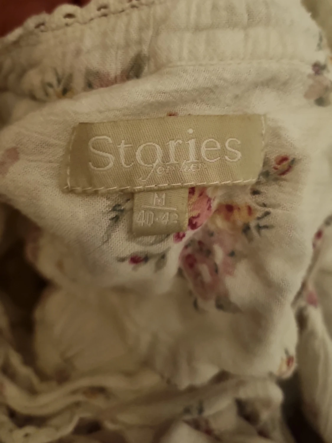 Blommig blus från Stories, M - 1