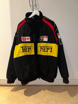 Vintage oversize ferrari racing jacket - In 2002 my dad join a competition in denmark called Supersælgerne and he won a prize including stuffs and this jacket and 4 more came with it. Quality is on point the stitches is very good in lining which indicate original. The early release didn’t have barcode so this doesn’t have it. But you can check the stitches and how the letters and logo allign. The tags was taken of due to my dad saying he itch in the back so he took it off because that time it was nothing for him but a jacket🫠