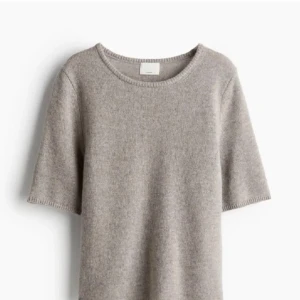 Kashmir tröja  - Jätte skön Kashmir tröja, köpte den för 1300kr 