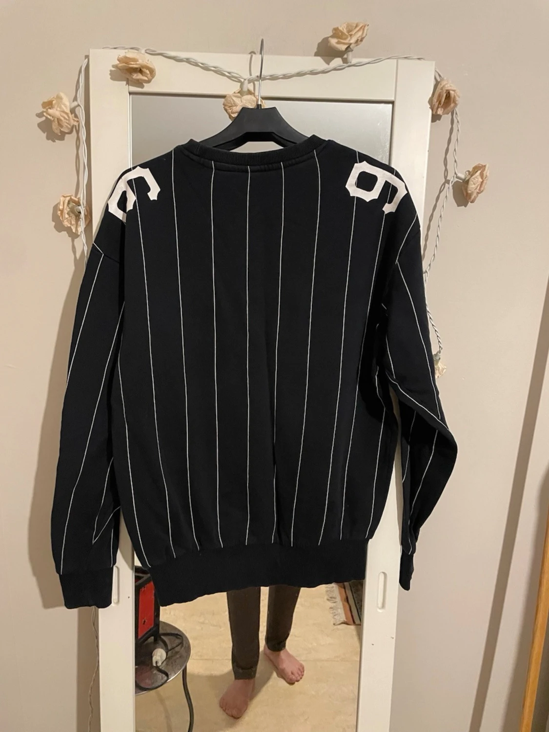 Svart sweatshirt med B.WOLVES-tryck - 1