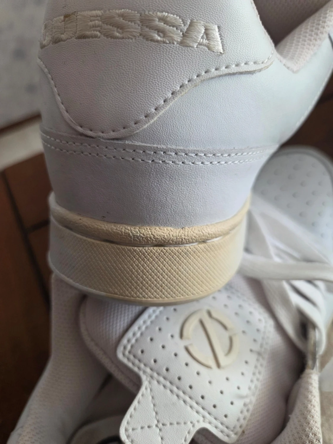 Vita sneakers med perforerad tå - 2