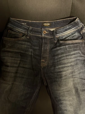 Blå jeans jack&jones - Aldrig använda. Blå jeans från jack&jones. Storlek 30/32. Tapered/Mike