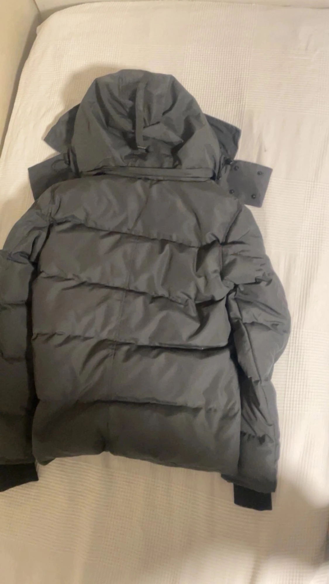 Svart pufferjacka från Canada Goose - 1