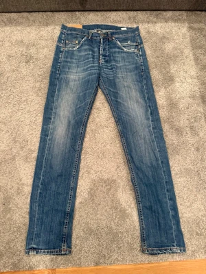 Dondup George  - Snygga Dondup George i fint skick, mycket eftertraktade jeans i snygg färg. Storlek W31. Skick 9/10