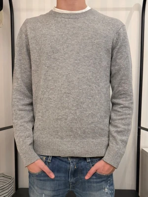 Kashmir tröja - Uniqlo kashmir tröja - storlek xs - skick 8/10 - killen på bilden är 173 väger 58 - fler frågor? Kontakta mig