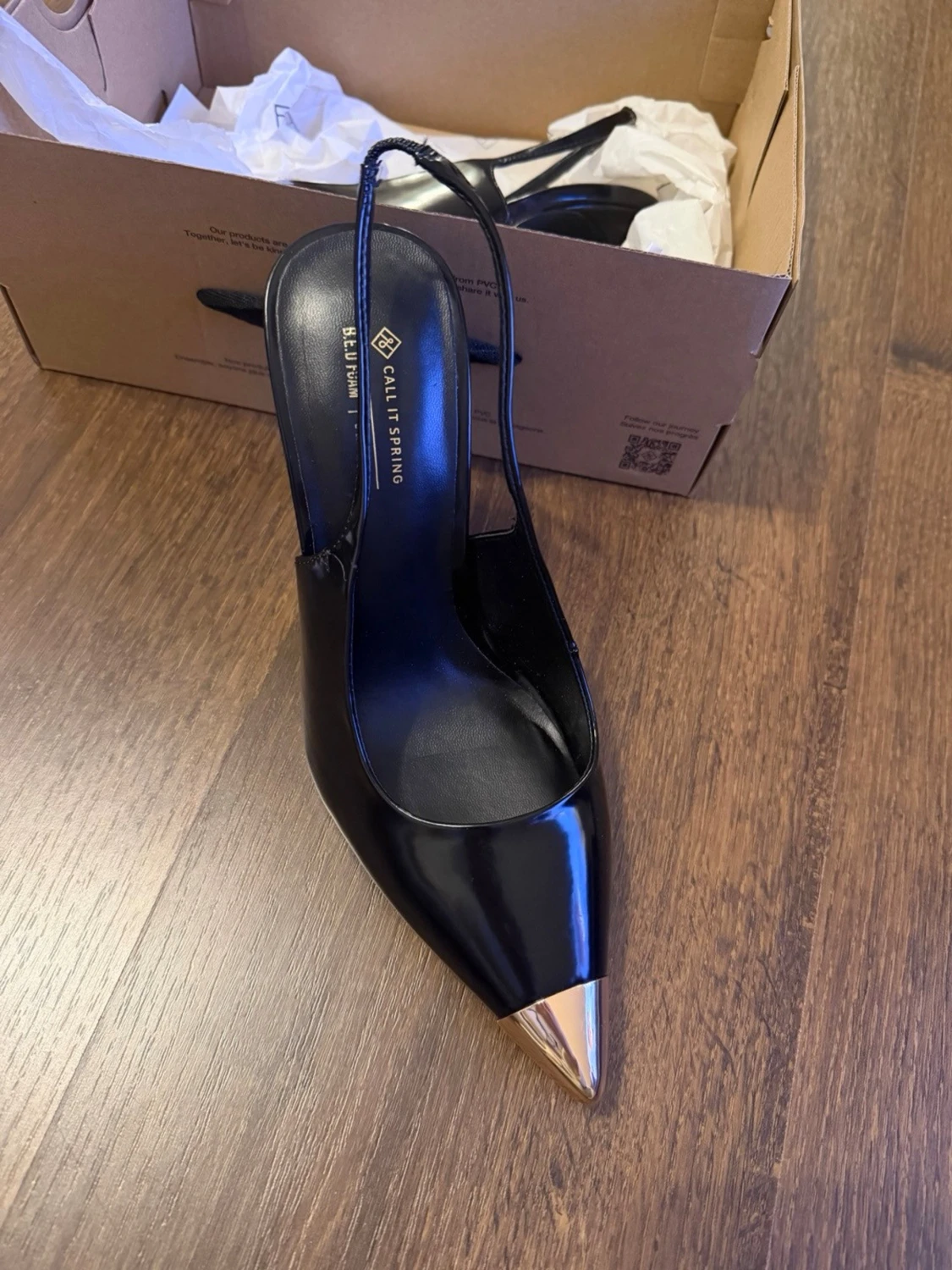 Svarta pumps med gulddetalj från Call It Spring - 1