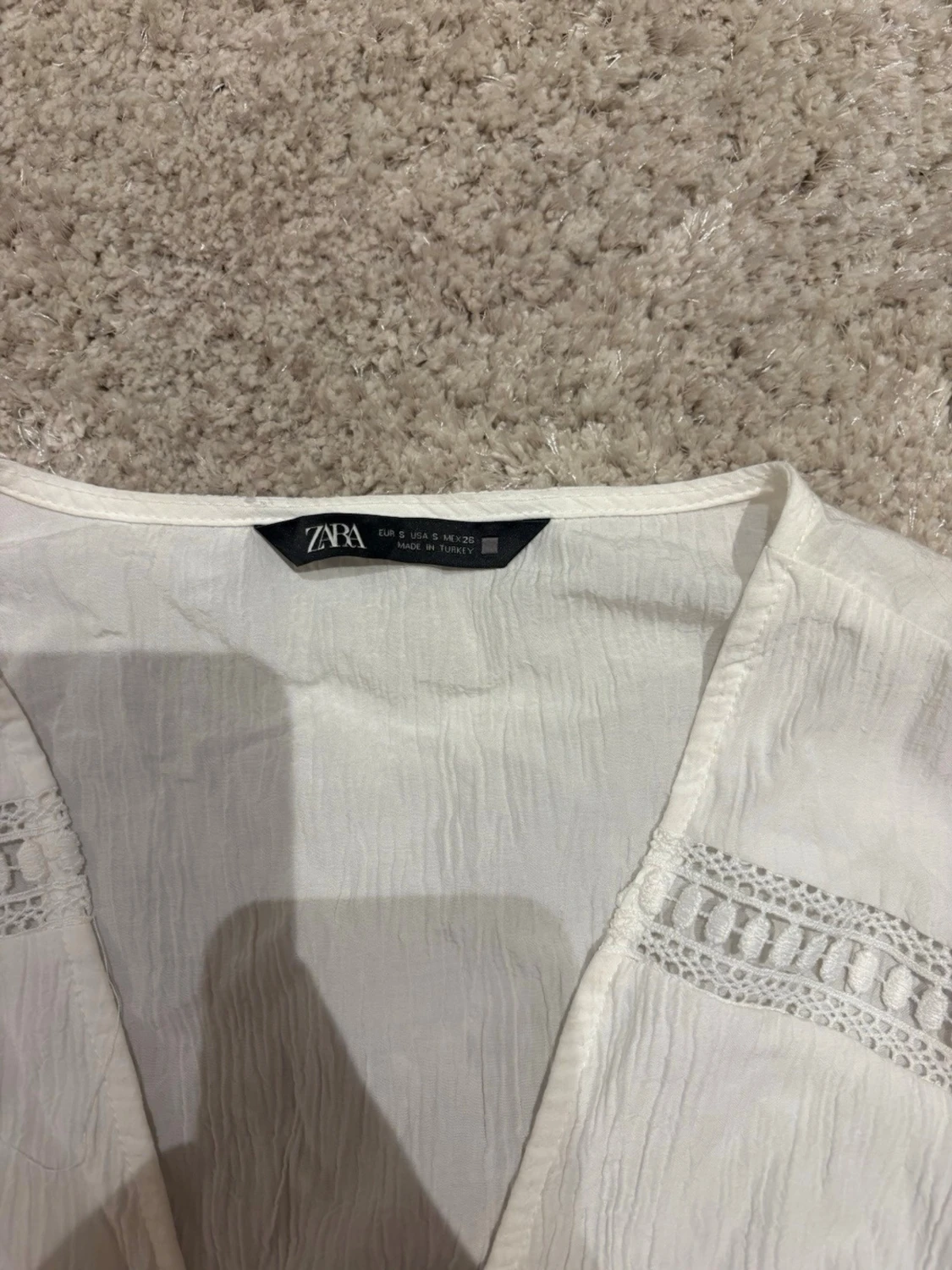 Vit blus med spetsdetaljer från Zara - 1