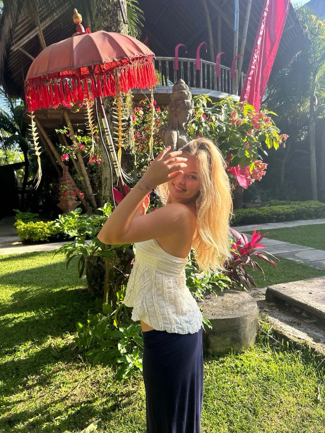 Vit omlott korsett-topp med volang - 2